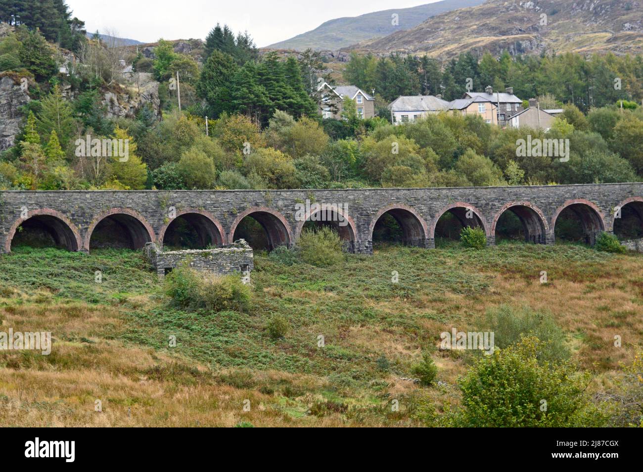 BLAENAU FESTINIOG. GWYNEDD. WALES. 10-16-21. The abandoned railway viaduct which used to carry the currently out of use branch line to Trawsfynydd. Stock Photo