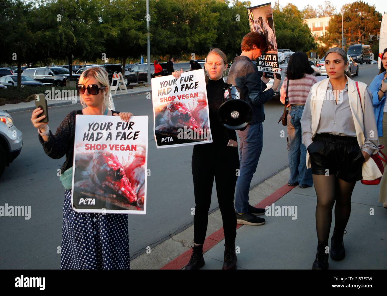 May 12, 2022, San Diego, California, USA: Animal rights activists protest outside Louis Vuitton's 2023 Cruise Show at the Salk Institute for Biological Studies. (Credit Image: © K.C. Alfred/ZUMA Press Wire) Stock Photo