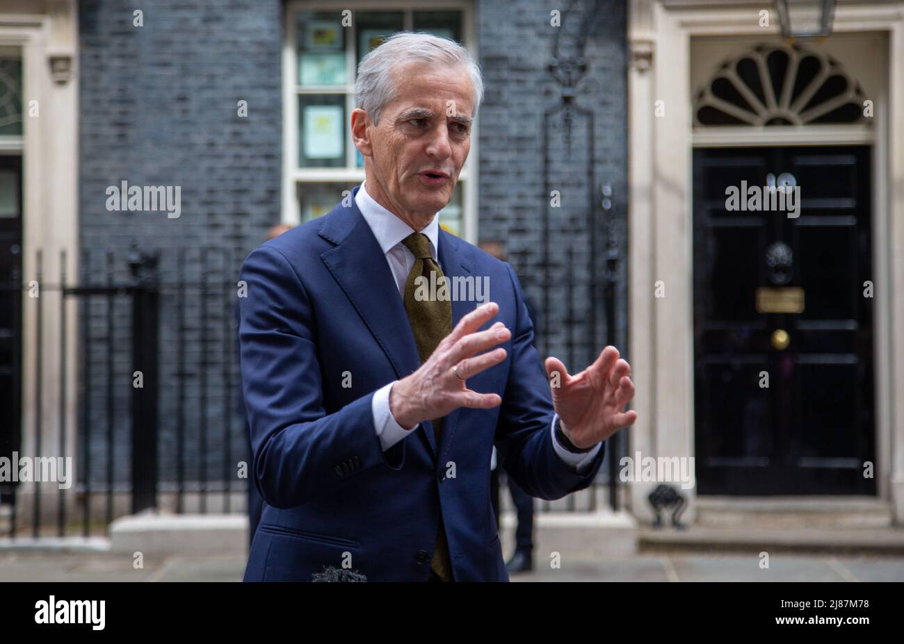 London, UK. 13th May, 2022. Prime Minister of Norway JONAS GAHR STORE to seen talking to press outside 10 Downing Street. Credit: ZUMA Press, Inc./Alamy Live News Stock Photo