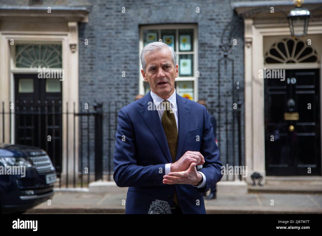 London, UK. 13th May, 2022. Prime Minister of Norway JONAS GAHR STORE to seen talking to press outside 10 Downing Street. Credit: ZUMA Press, Inc./Alamy Live News Stock Photo