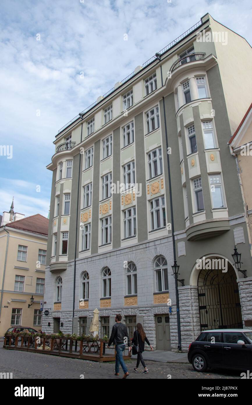 Curated visual reference: Picture Idea: Vegan Inspiratsioon At The Base Of An Old Town Apartment
