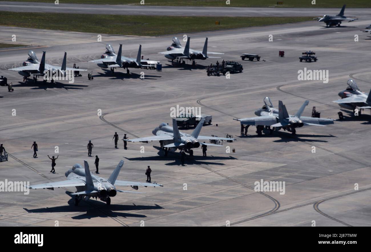 U.S. Sailors and U.S. Airmen recover their respective aircraft following a Checkered Flag 22-2 sortie at Tyndall Air Force Base, Florida, May 11, 2022. Checkered Flag is a large-force aerial exercise held at Tyndall which fosters readiness and interoperability through the incorporation of 4th- and 5th-generation aircraft during air-to-air combat training. The 22-2 iteration of the exercise was held May 9-20, 2022. (U.S. Air Force photo by Staff Sgt. Magen M. Reeves) Stock Photo