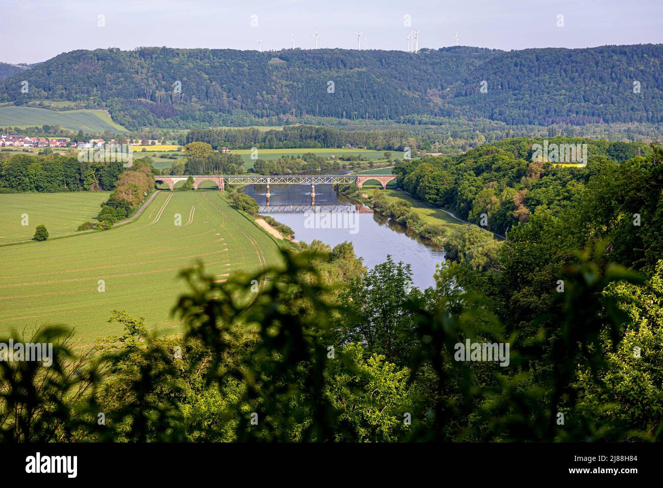 14 May 2022, Lower Saxony, Fürstenberg: The Weser flows through the district of Holzminden in sunny weather. Photo: Moritz Frankenberg/dpa Stock Photo