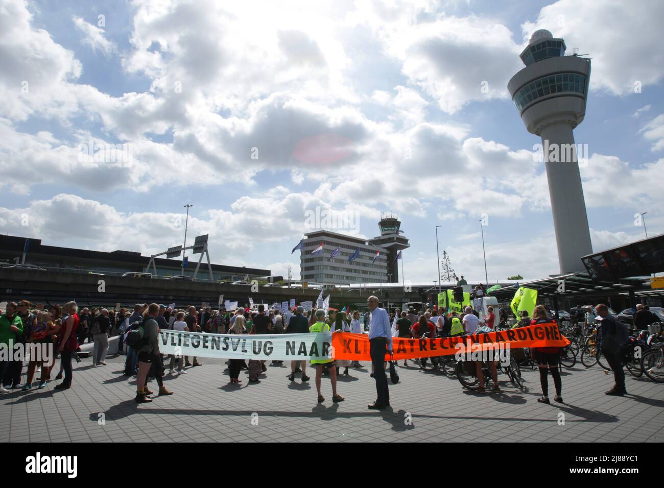 Amsterdam, Netherlands. 14th May, 2022. Environmental activists Extinction Rebellions protest at the Schiphol Airport on May 14, 2022 in Amsterdam, Netherlands. Environmental protectors of Greenpeace and Extinction Rebellion make a large demonstration at the Schiphol against expansion of aviation and purpose to draw attention to the views in a positive way, such as limiting the use of fossil fuels and the need to shrink aviation. (Photo by Paulo Amorim/Sipa USA) Credit: Sipa USA/Alamy Live News Stock Photo