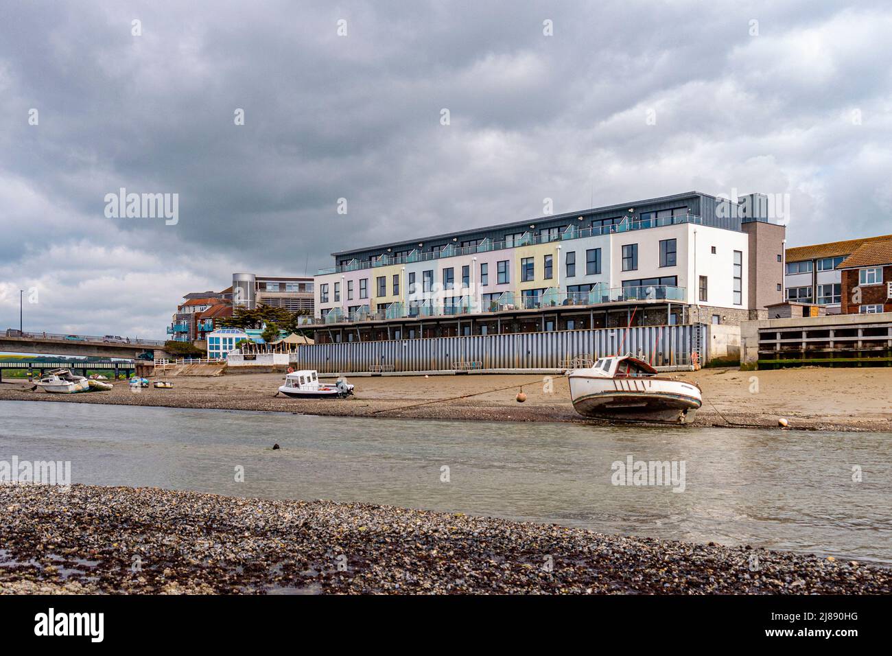 The River Adur at low tide revealing an extensive river bed and riverfront properties - Shoreham-By-Sea, West Sussex, UK. Stock Photo