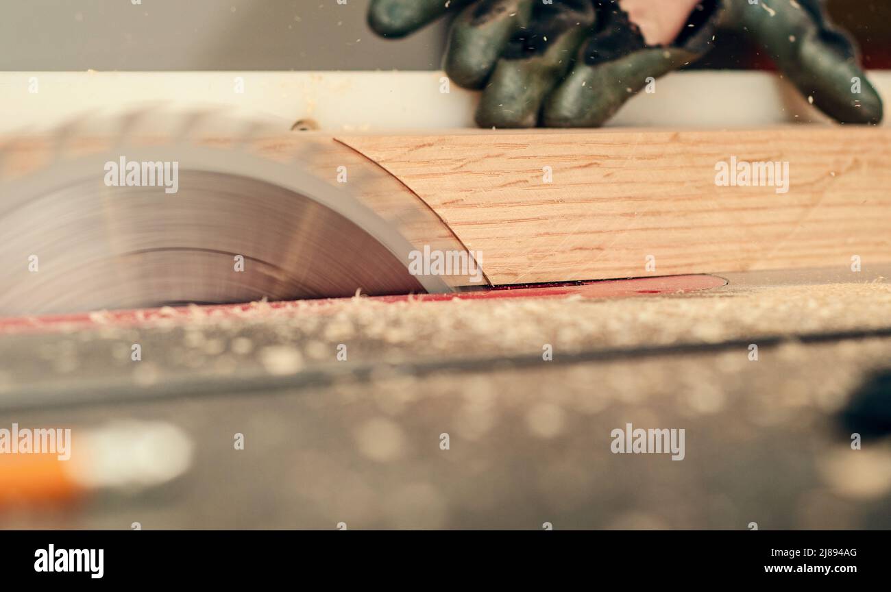 Cutting board with circular saw in carpentry Stock Photo Alamy