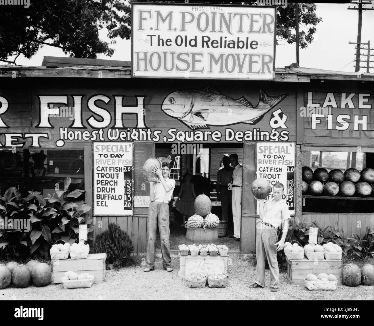 Roadside stand near Birmingham, Alabama. [Signs 'F.M. Pointer The