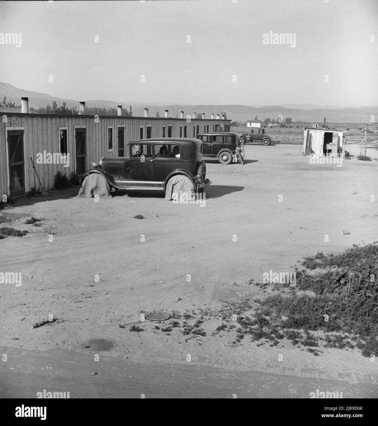 Arkansawyers auto camp. Ten cabins which rent for ten dollars a month with iron bed and electric light, one room. Greenfield, Salinas Valley, California. [Very basic accommodation for farm workers from the state of Arkansas]. Stock Photo
