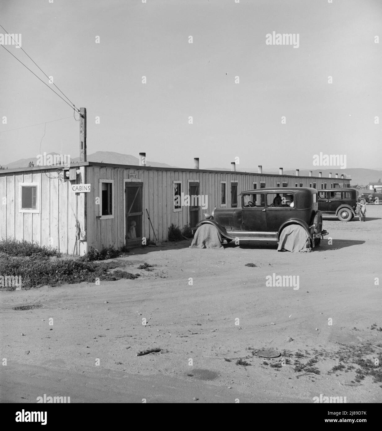 Arkansawyers auto camp. Ten cabins which rent for ten dollars a month with iron bed and electric light, one room. Greenfield, Salinas Valley, California. [Very basic accommodation for farm workers from the state of Arkansas]. Stock Photo