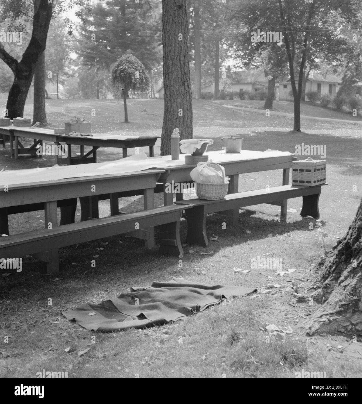 Oregon, Josephine County, Grants Pass. &quot;California Day.&quot; A picnic in town park on the Rogue River. Hot summer afternoon toward the end of the picnic. Stock Photo