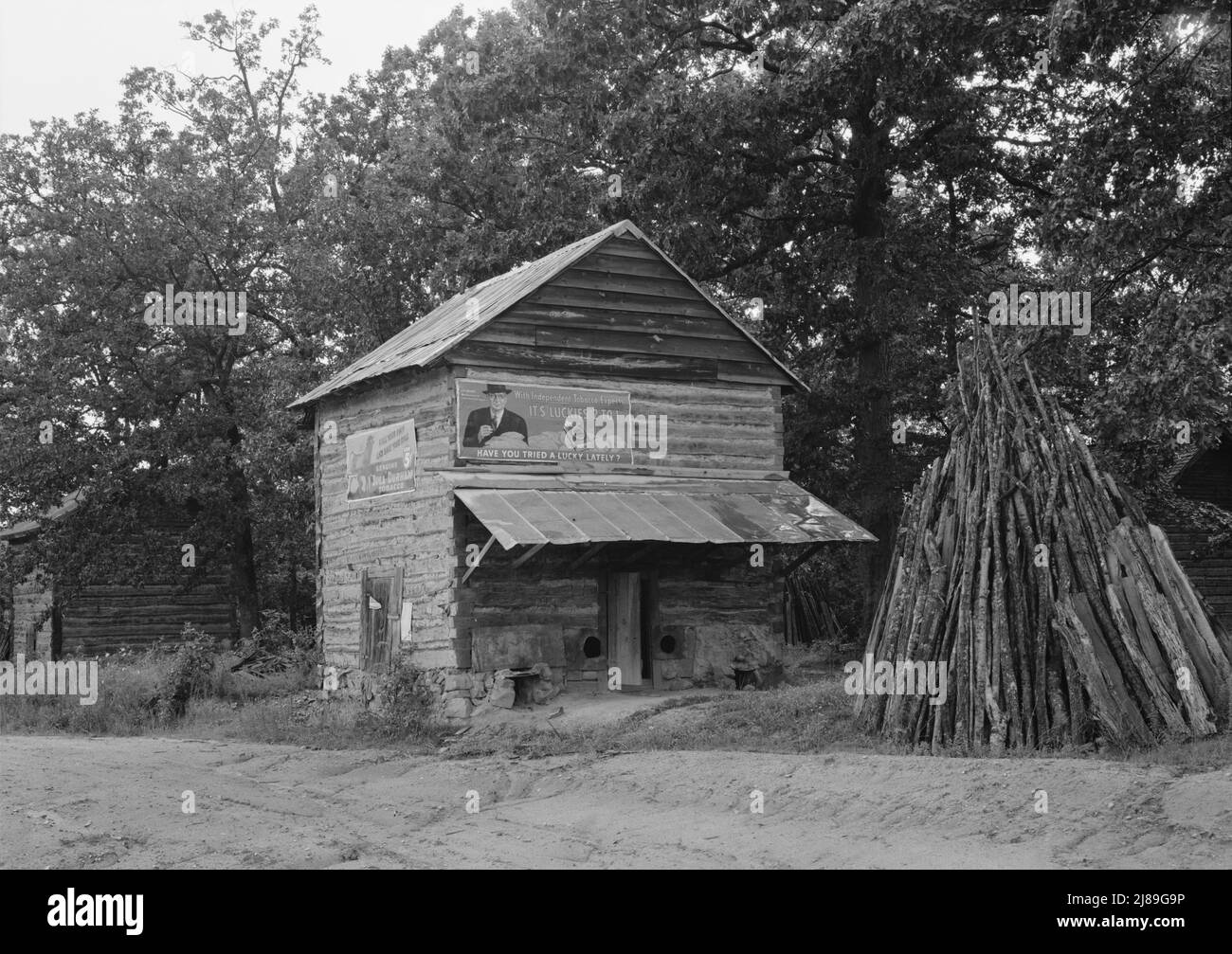 Tobacco barn near Gordonton, North Carolina Stock Photo Alamy