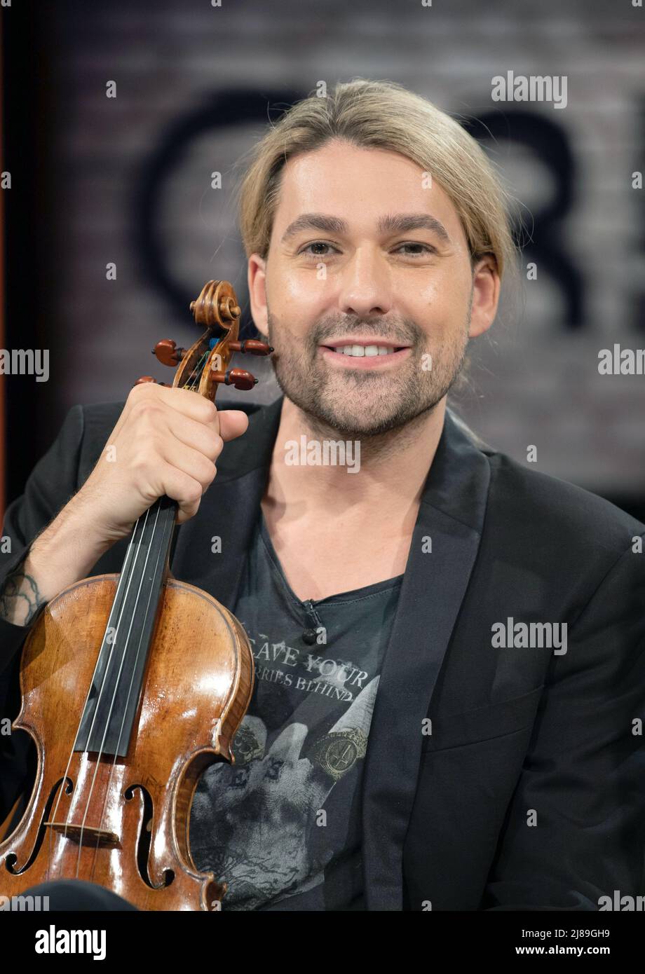 10 May 2022, Bremen: David Garrett sits in the studio before the recording of the Radio Bremen talk show '3nach9'. Photo: Melissa Erichsen/dpa Stock Photo