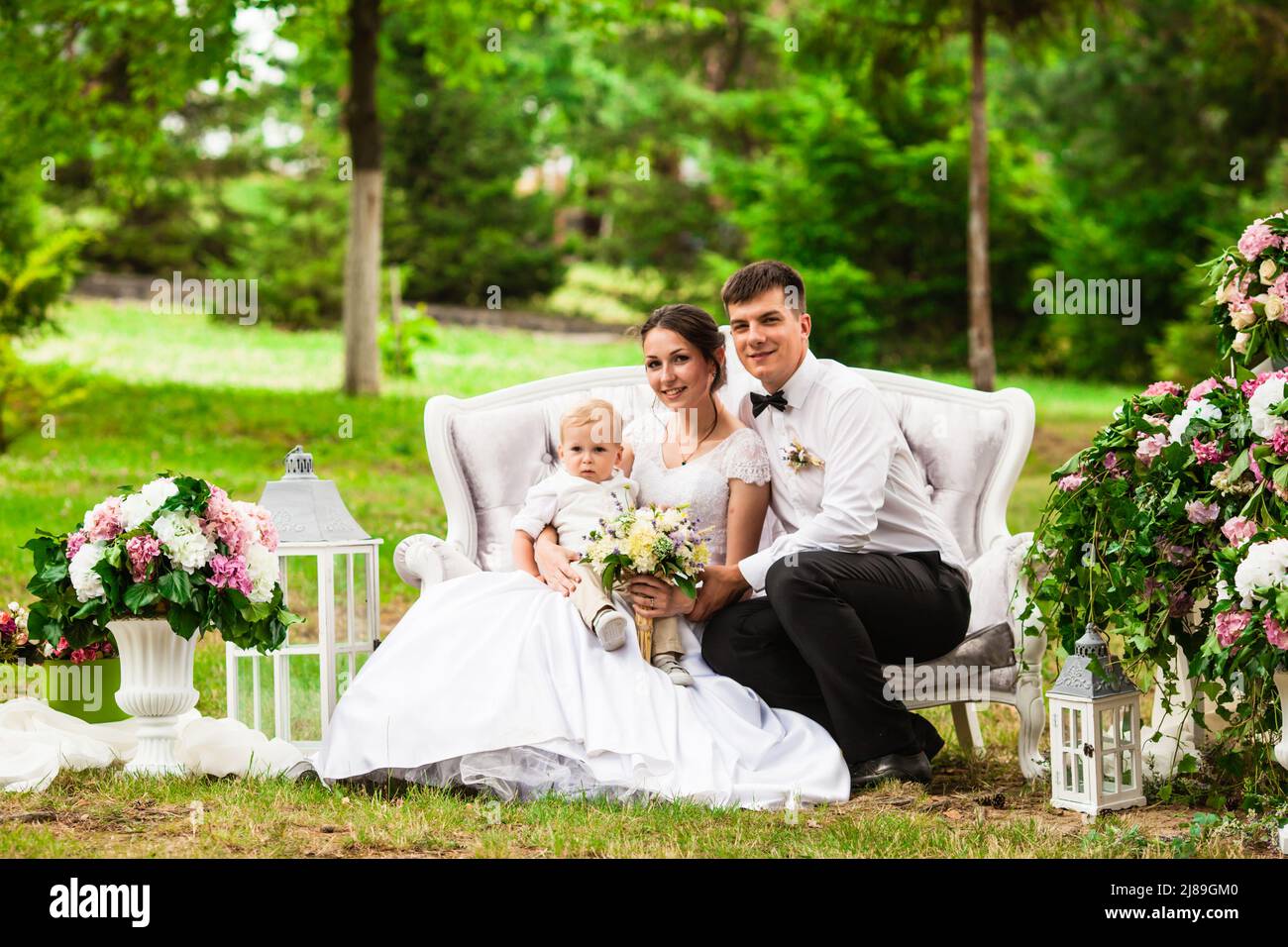 Happy wedding couple at the outdoor wedding decor and sofa Stock Photo ...
