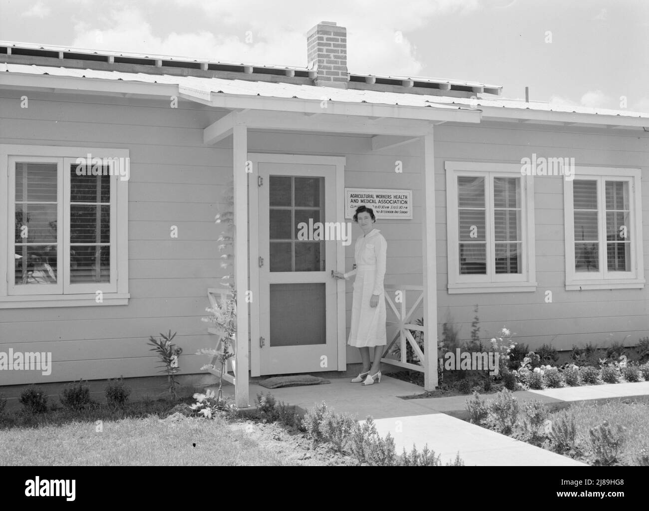 Tulare County, California. Farm Security Administration (FSA) camp for migratory agricultural workers at Farmersville. Resident nurse and clinic building of Agricultural Workers' Health and Medical Association. Stock Photo
