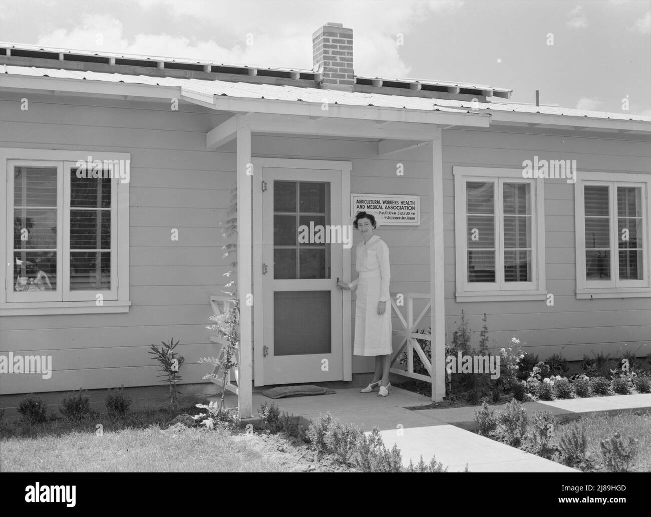 Tulare County, California. Farm Security Administration (FSA) camp for migratory agricultural workers at Farmersville. Resident nurse and clinic building of Agricultural Workers' Health and Medical Association. Stock Photo