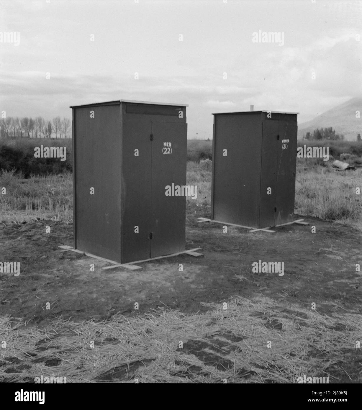 Twenty-four portable toilets, mobile camp (FSA - Farm Security Administration) equipment. Merrill, Klamath County, Oregon. [Men's on the left, women's on the right]. Stock Photo