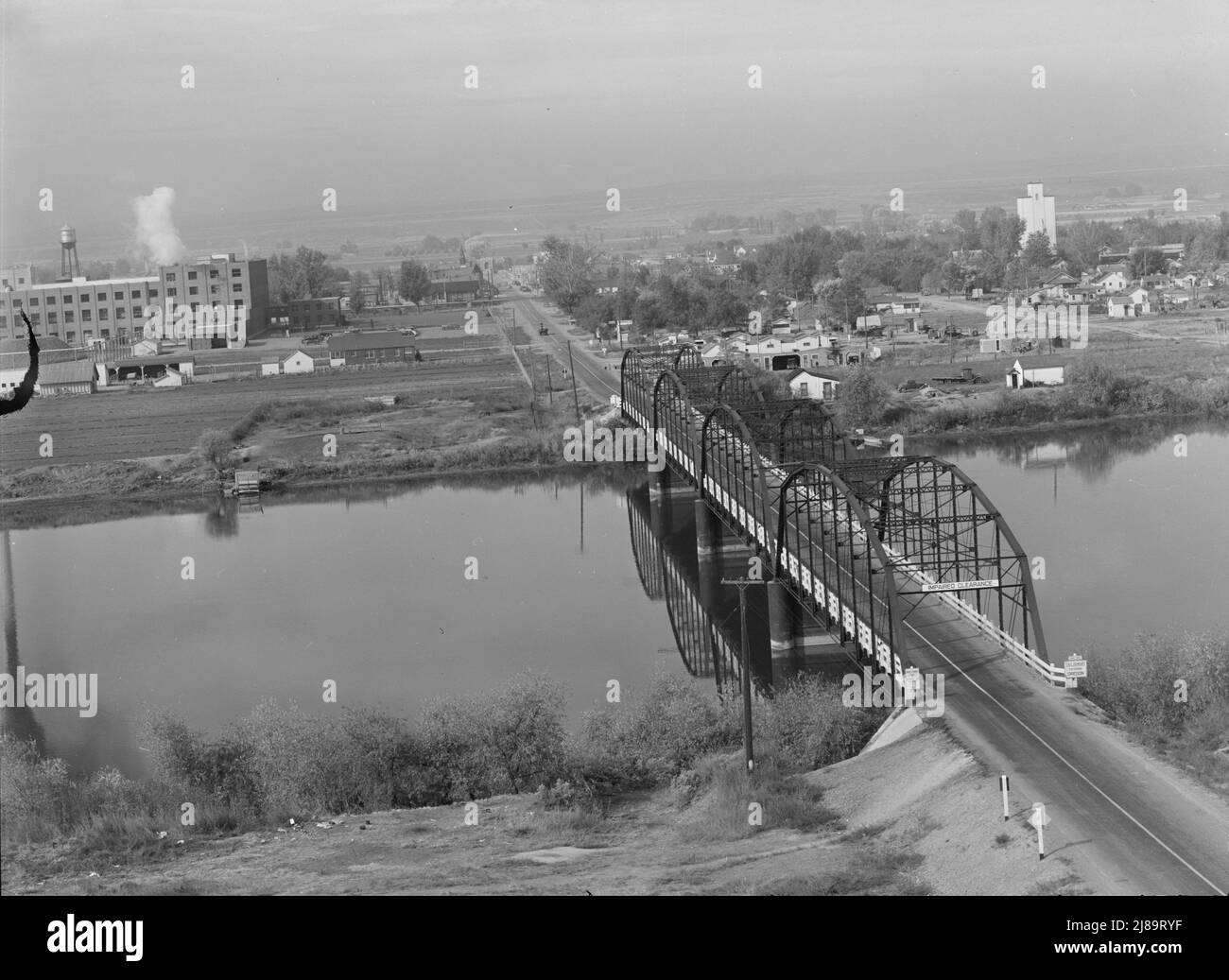 Sugar beet factory along Snake River. Shows beet dump, beet pile. Nyssa, Malheur County, Oregon. Stock Photo