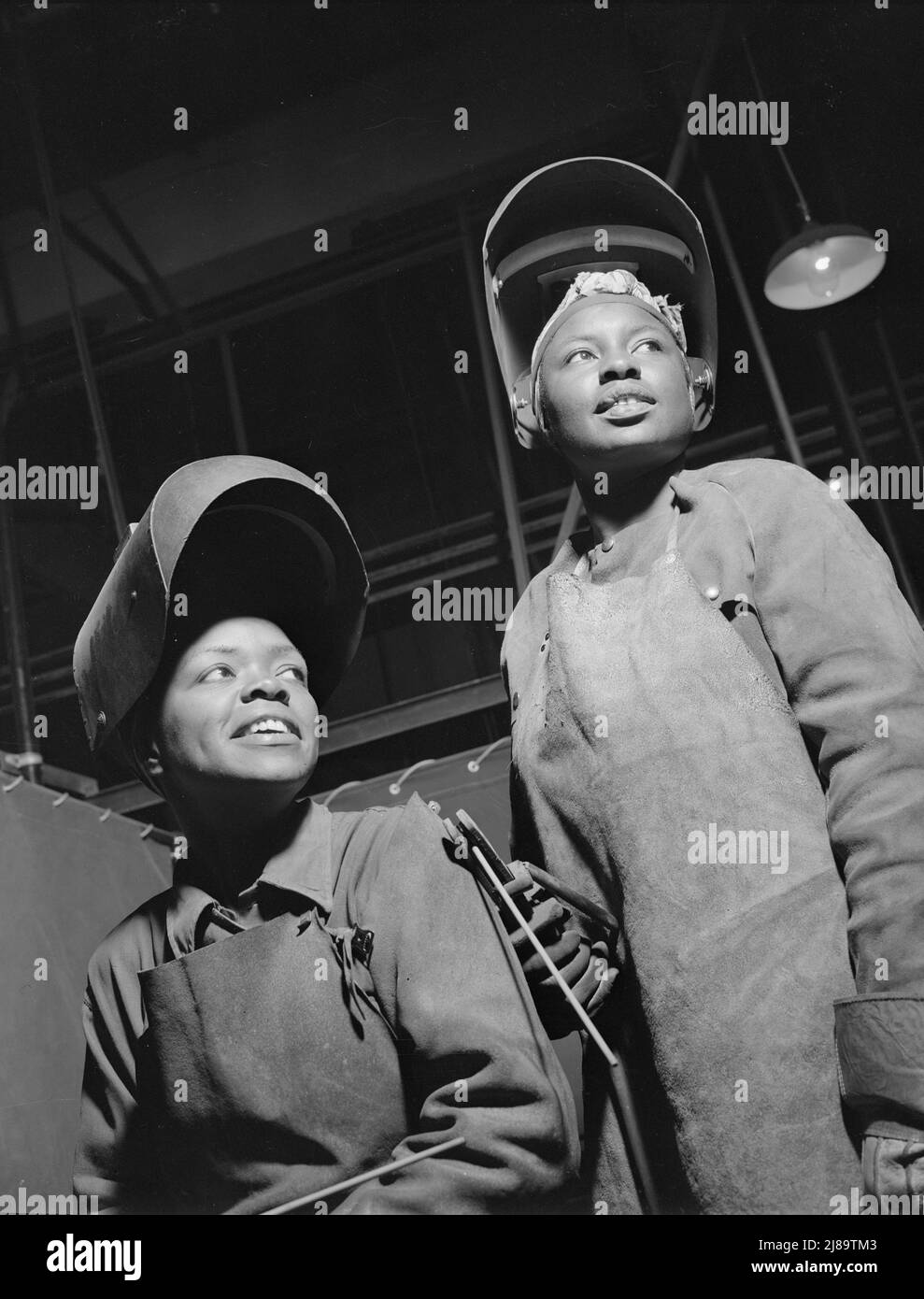 Women welders wwii hires stock photography and images Alamy