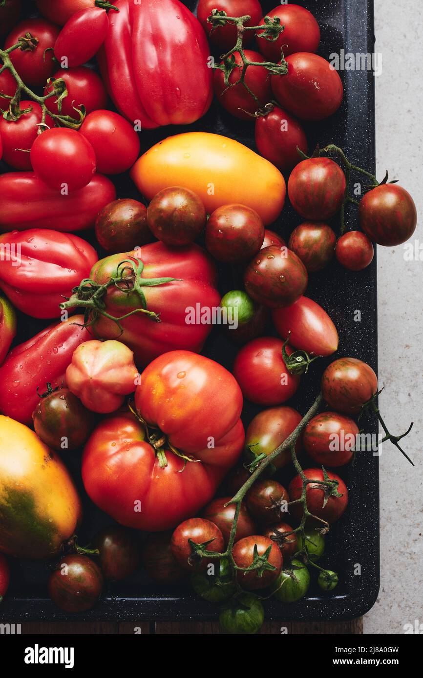 Black top heirloom tomatoes hi-res stock photography and images - Alamy