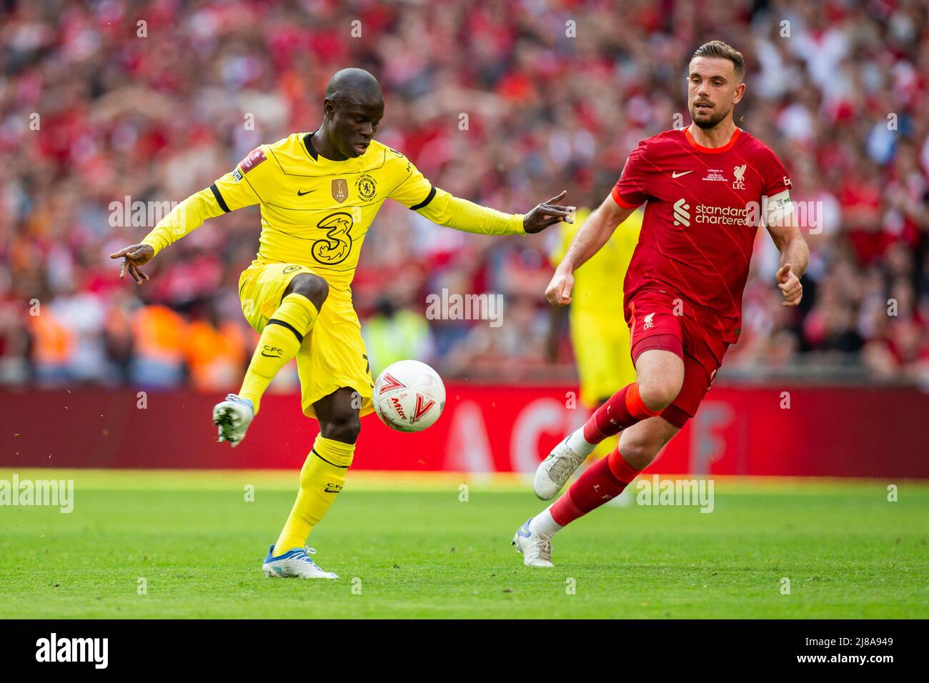 LONDON, UK. MAY 14TH N Golo Kante of Chelsea controls the ball during the FA Cup Final between Chelsea and Liverpool at Wembley Stadium, London on Saturday 14th May 2022. (Credit: Federico Maranesi | MI News) Credit: MI News & Sport /Alamy Live News Stock Photo