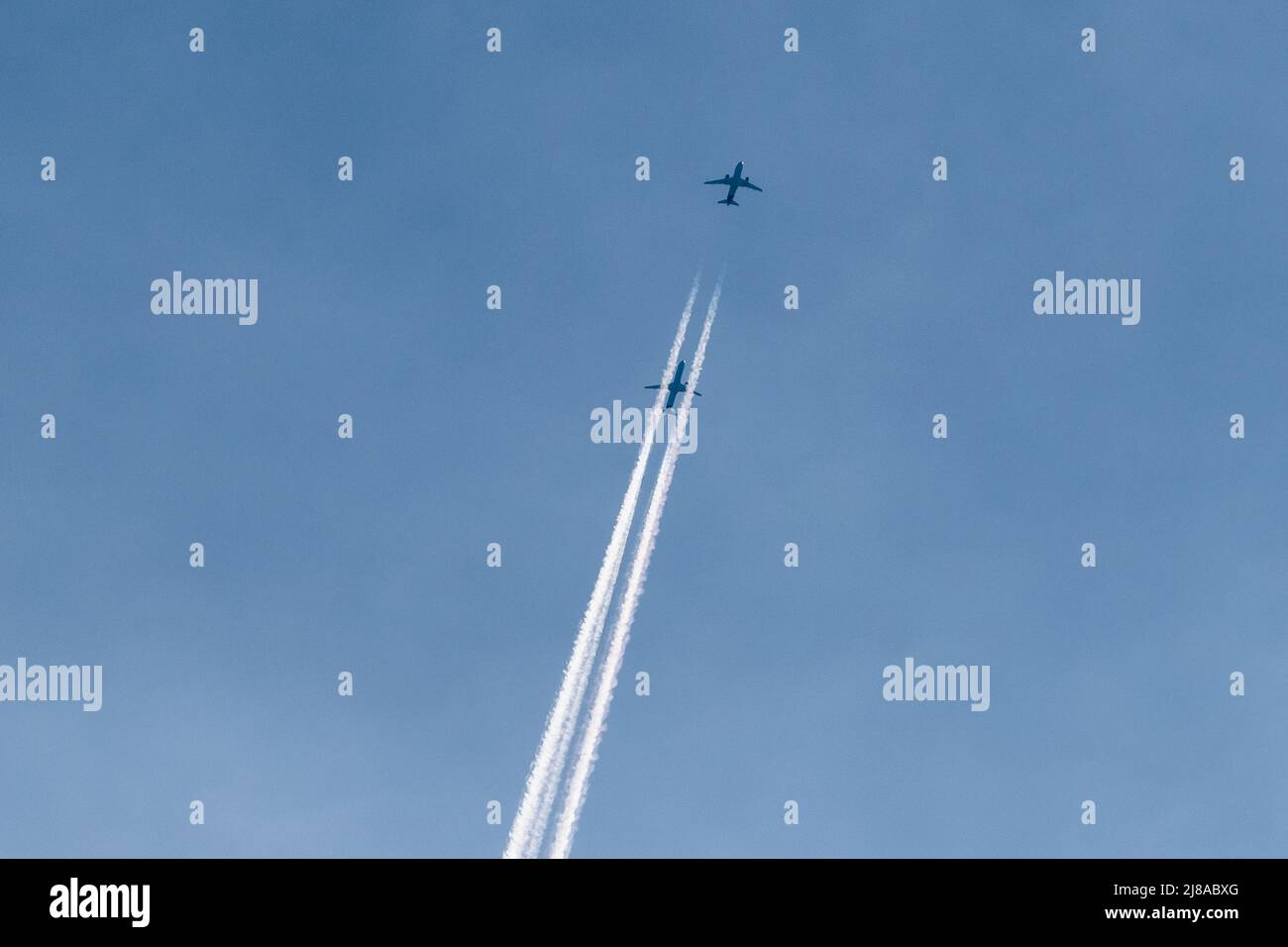 News social parallel hi-res stock photography and images - Alamy