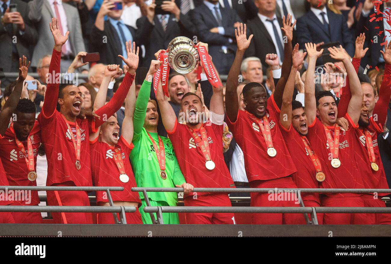 Chelsea v Liverpool - Emirates FA Cup Final - Wembley Stadium, Jordan. 14th May, 2022. Henderson lifts the FA Cup for Liverpool after a 6-5 penalty shoot-out win over Chelsea. Picture Credit : Credit: Mark Pain/Alamy Live News Stock Photo