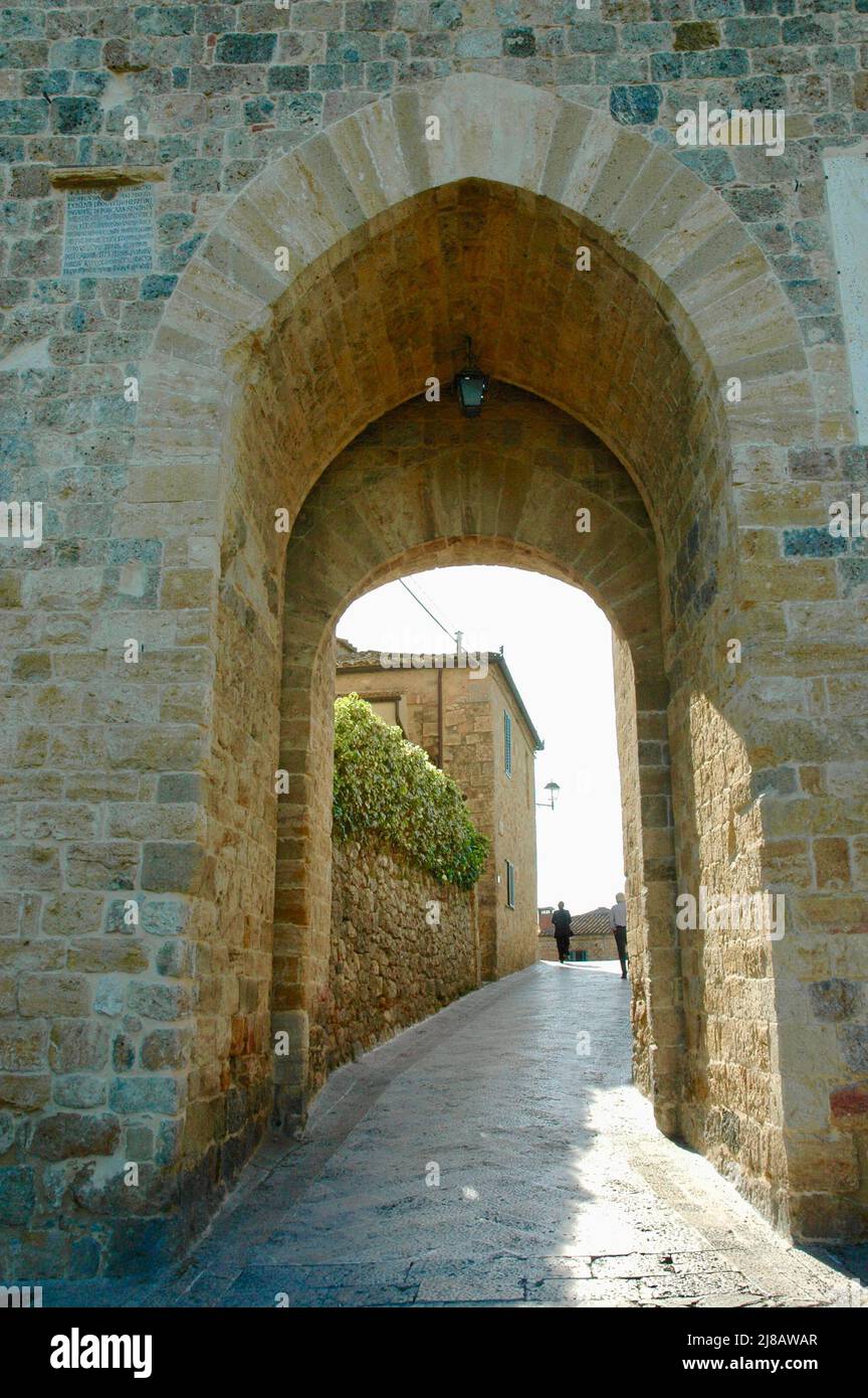Porta di ingresso nella città medievale di Montespertoli . Siena Stock Photo