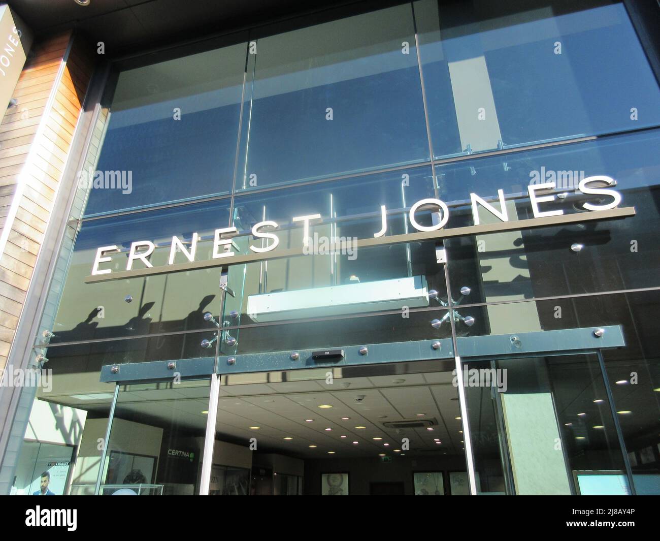 Ernest Jones Jewellers Shop Sign Stock Photo - Alamy