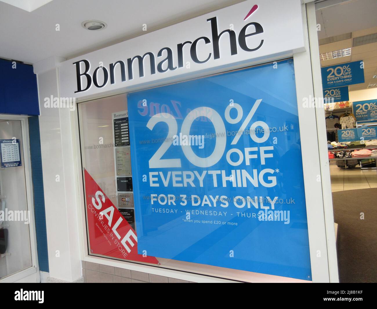 Bon marche clothes hi-res stock photography and images - Alamy