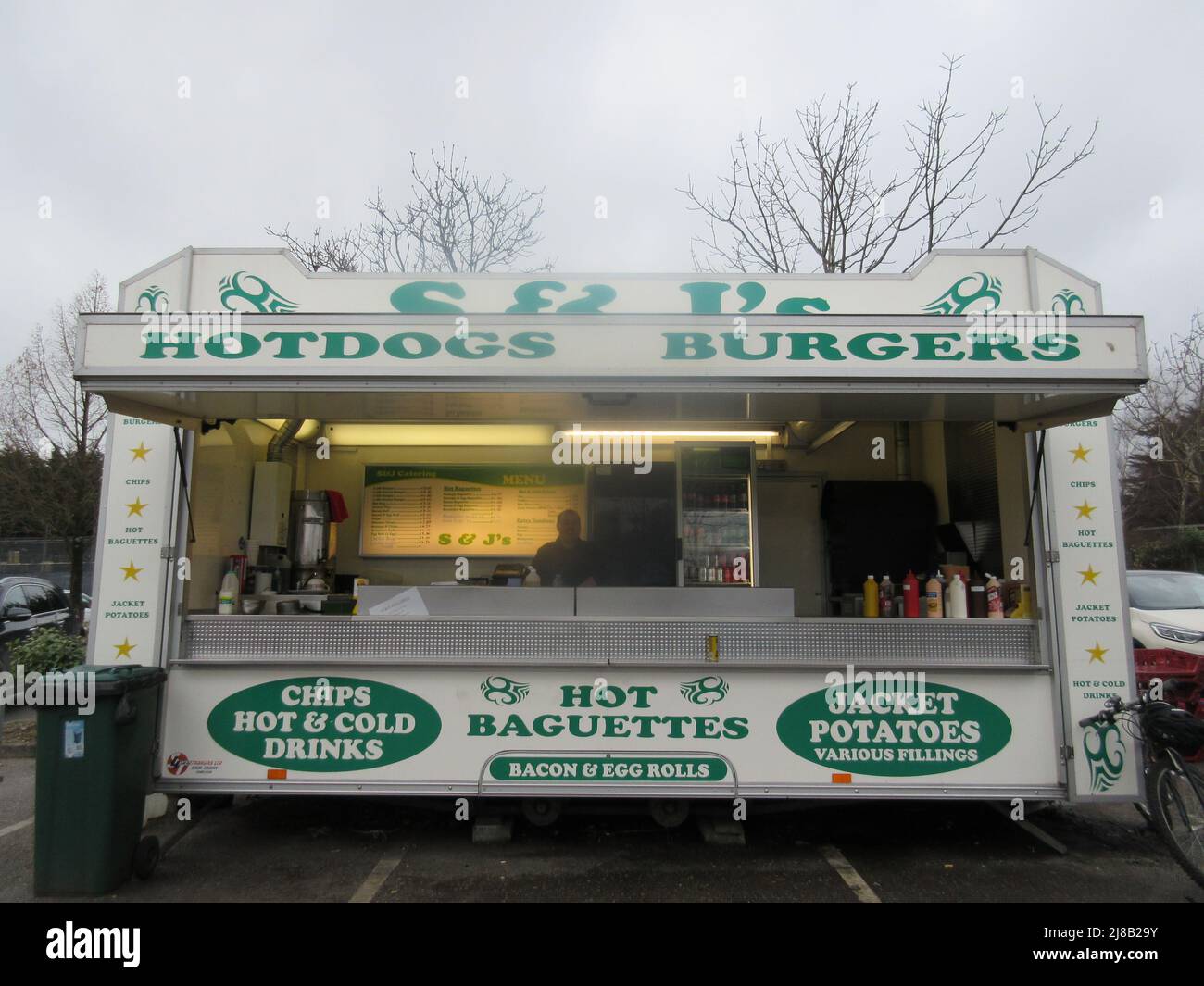 Burger Van In The Hedge End B Q Car Park Stock Photo Alamy burger-van-in-the-hedge-end-b-q-car-park-stock-photo-alamy