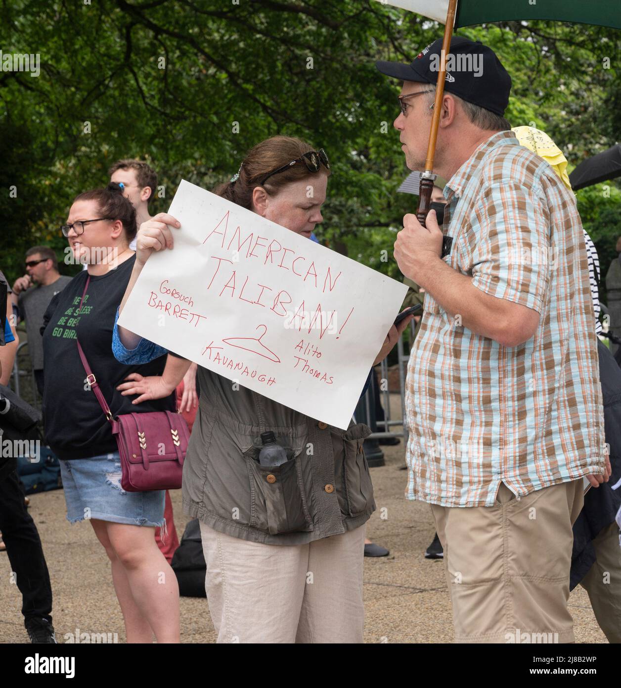 Washington, DC, USA. 14th May, 2022. Prochoice and Prolife protesters