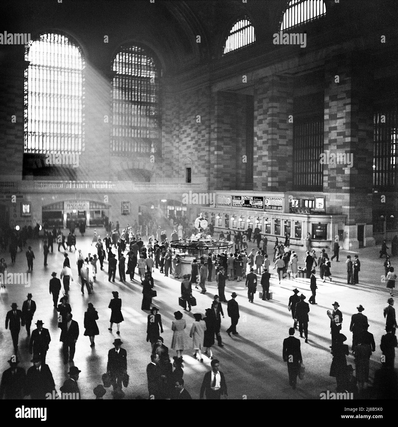 Main Concourse with sunlight streaming through windows, Grand Central Terminal, New York City, New York, USA, John Collier, Jr., U.S. Office of War Information/U.S. Farm Security Administration, October 1941 Stock Photo