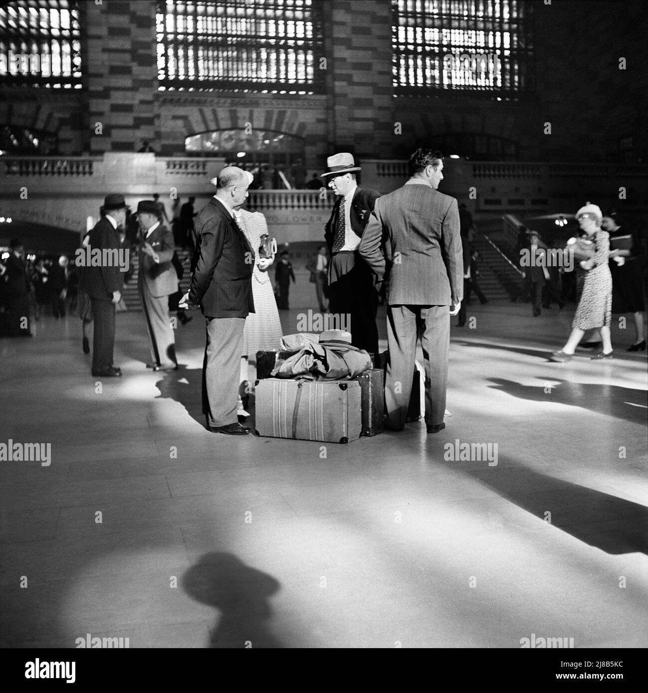 Group of People waiting for Train, Main Concourse, Grand Central Terminal, New York City, New York, USA, John Collier, Jr., U.S. Office of War Information/U.S. Farm Security Administration, October 1941 Stock Photo