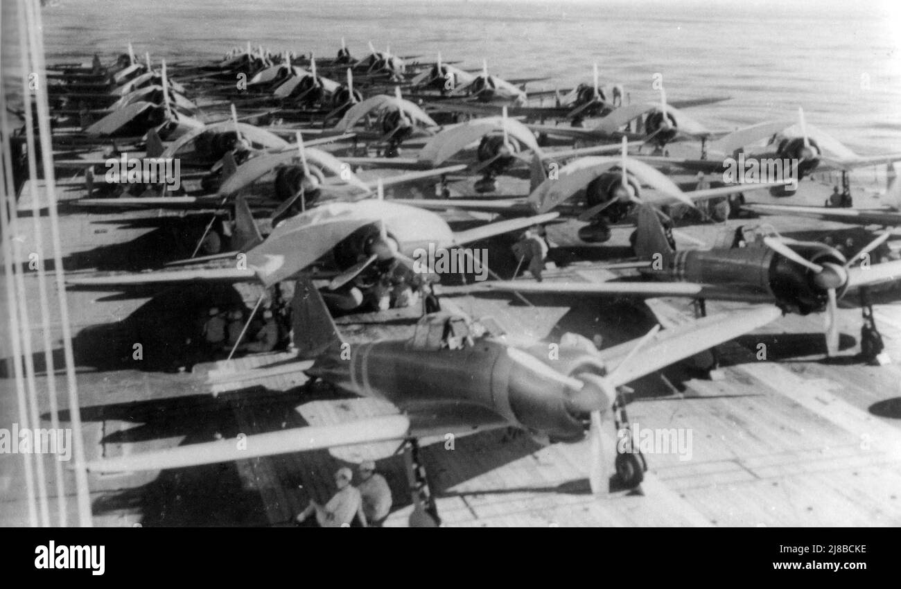 Mitsubishi Zero aircraft on the deck of the aircraft carrier Zuikaku during the Battle of the Coral Sea in the war against Japan in WW2 Stock Photo