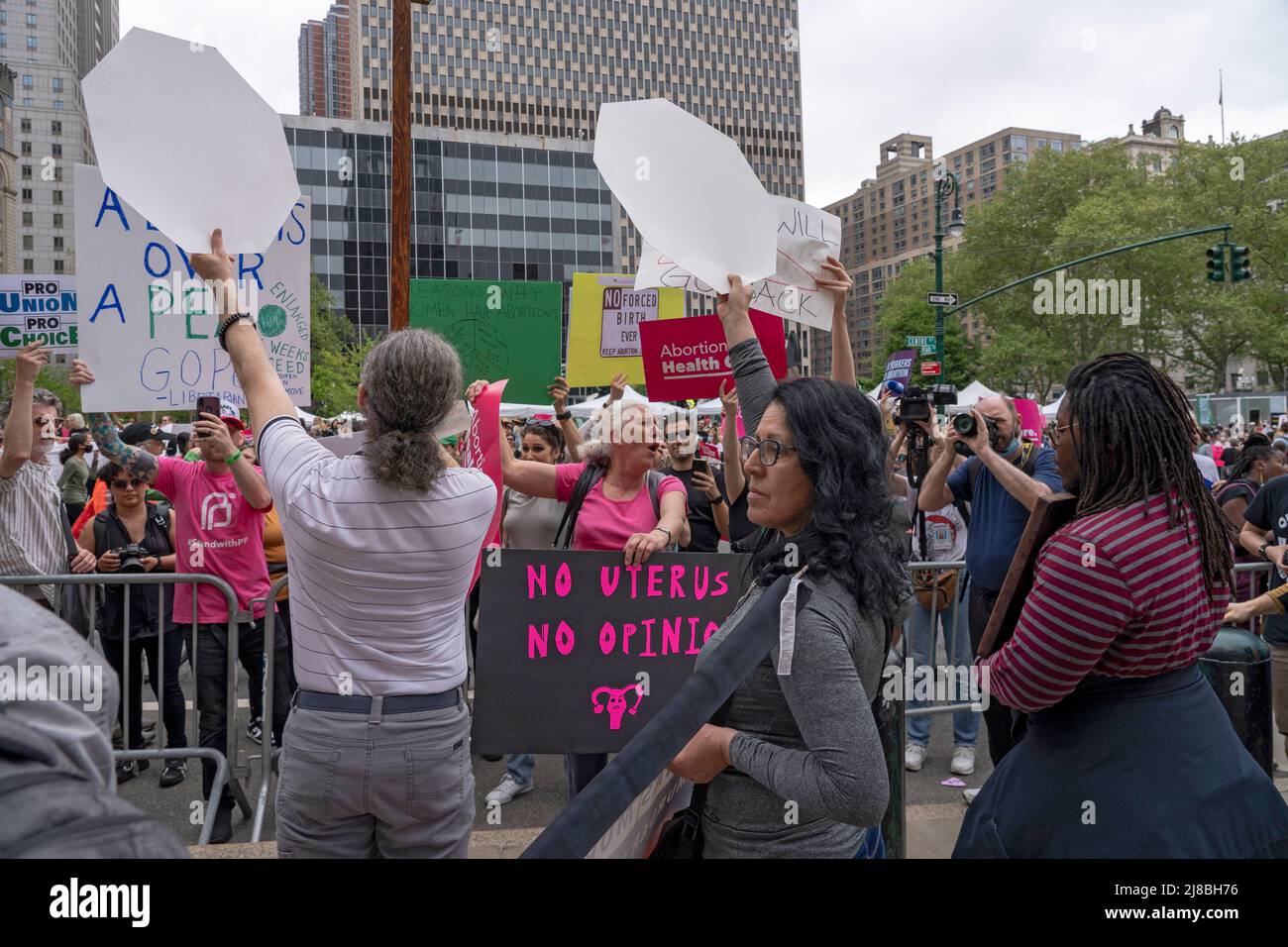 NEW YORK, NEW YOR - MAY 14: Abortion rights activists clash with Anti-Abortion activists during a Bans Off Our Bodies rally at Foley Square in Lower Manhattan on Saturday, May 14, 2022 in New York City. Abortion rights supporters are holding rallies across the country urging lawmakers to codify abortion rights into law after a leaked draft from the Supreme Court revealed a potential decision to overturn the precedent set by landmark Roe v. Wade. Stock Photo