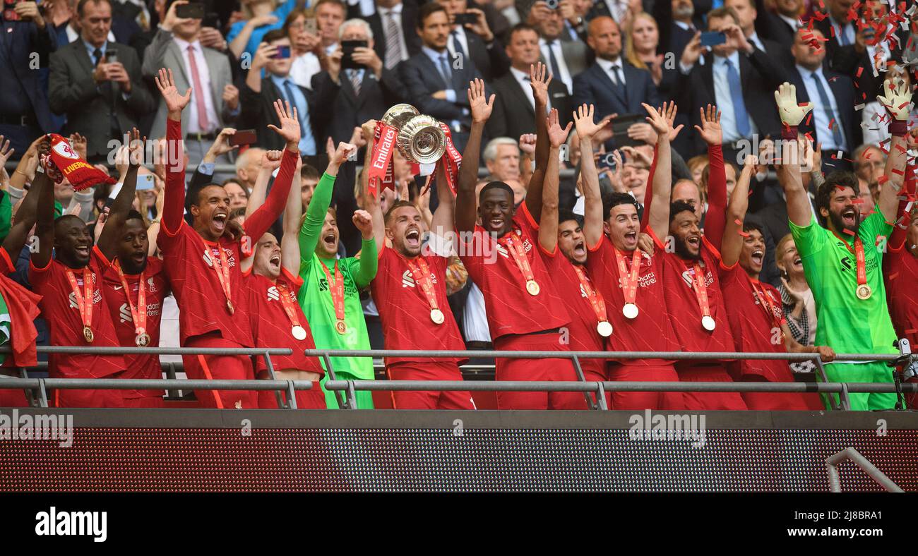 Chelsea v Liverpool - Emirates FA Cup Final - Wembley Stadium, Jordan. 14th May, 2022. Henderson lifts the FA Cup for Liverpool after a 6-5 penalty shoot-out win over Chelsea. Picture Credit : Credit: Mark Pain/Alamy Live News Stock Photo
