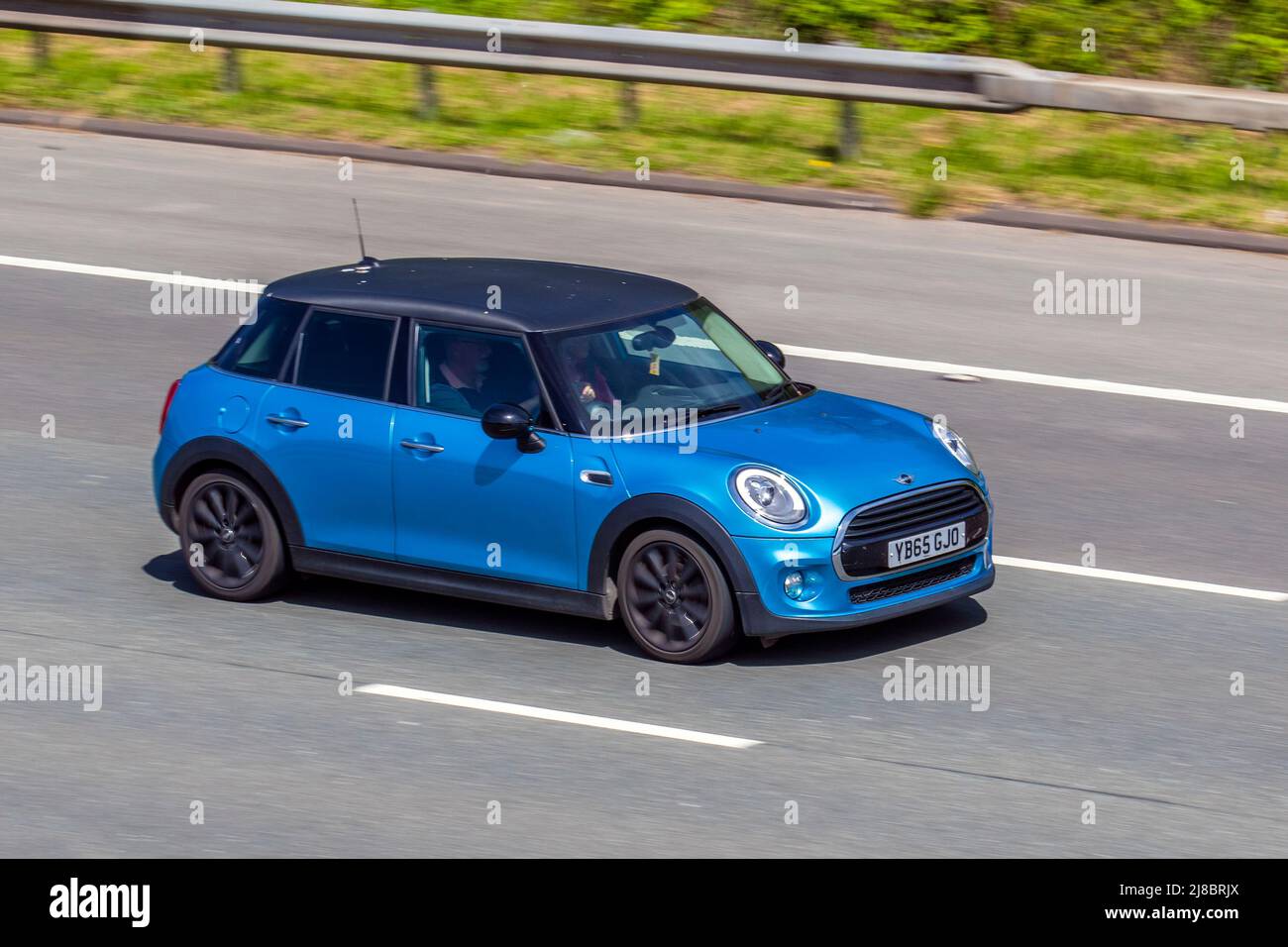 2015 blue MINI COOPER D 1496cc Diesel 6 speed automatic; driving on the M6 Motorway, Manchester, UK Stock Photo