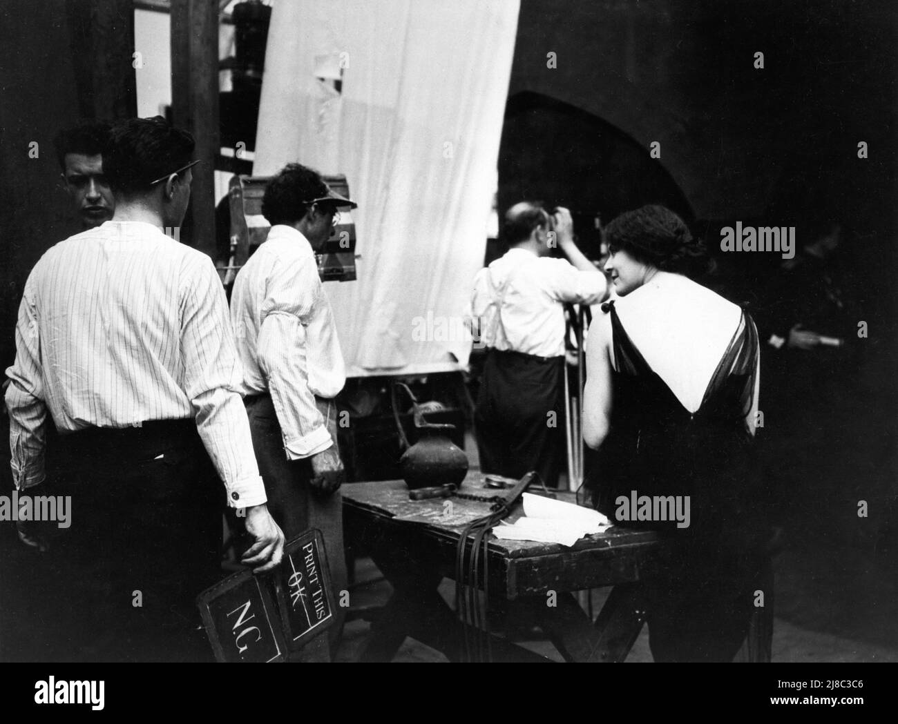 Actress GAIL KANE on set candid with Movie Crew during filming in Summer 1916 at the new Brady Studios in Fort Lee, New Jersey of THE SCARLET OATH 1916 directors FRANK POWELL and TRAVERS VALE  cinematographer Andre Barlatier presented by William A. Brady Peerless Productions / World Film Stock Photo