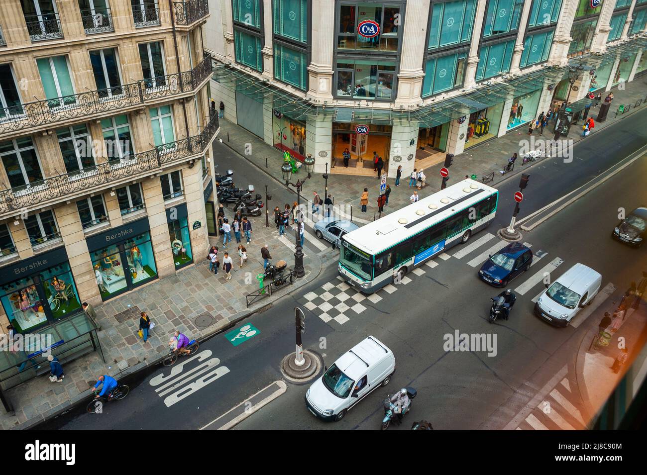 Paris, France, High Angle, Street Scene, Cars Traffic, on Rue de Rivoli,  Center CIty (Before Major Renovations) parisian shopfront Stock Photo -  Alamy