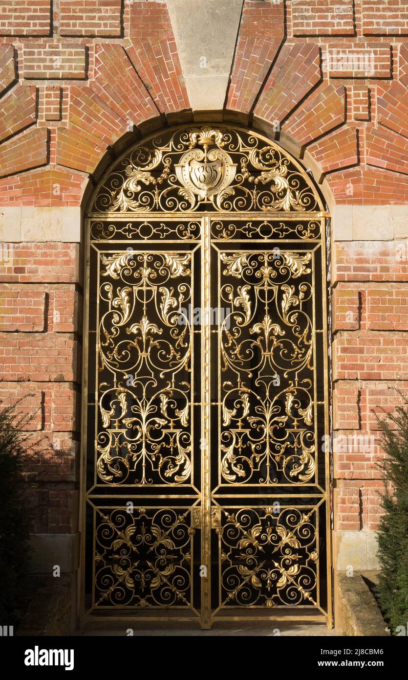 Metal house gate hi-res stock photography and images - Alamy