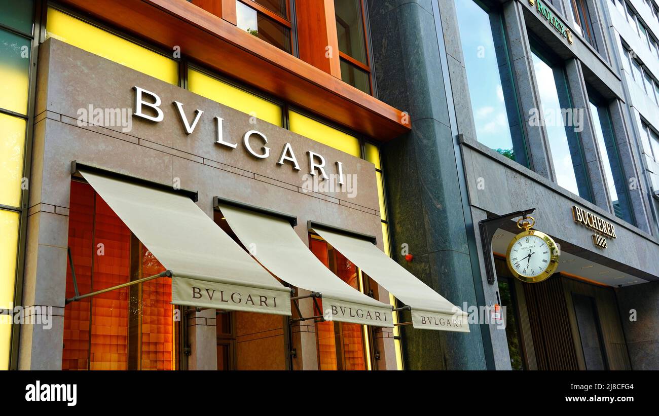 Bulgari and Bucherer jewelry stores on the shopping boulevard Königsallee in Düsseldorf/Germany. Stock Photo