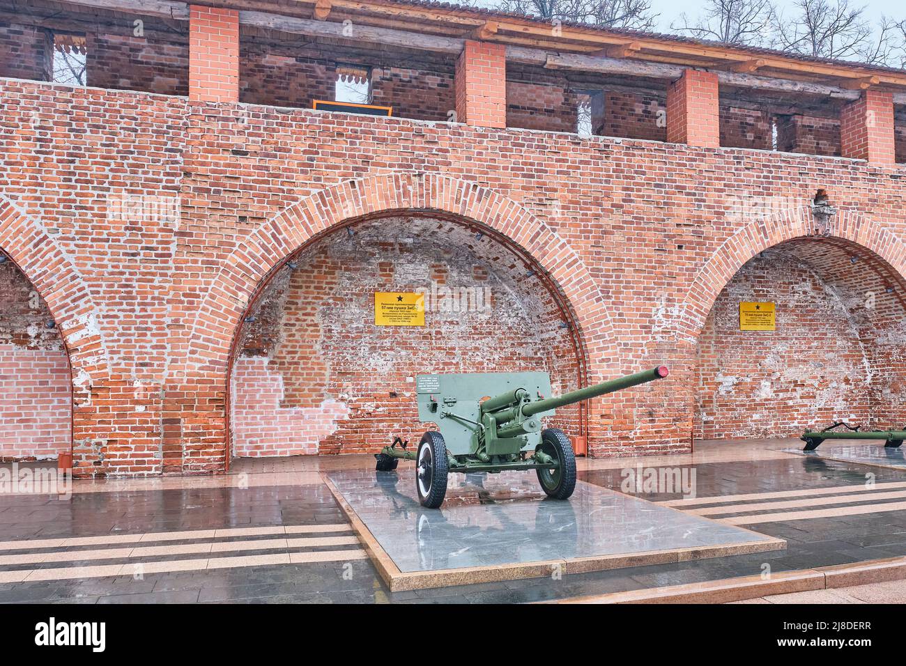 Regimental anti-tank 57 mm gun ZiS-5 model 1943, near wall of Nizhny Novgorod Kremlin. Stock Photo