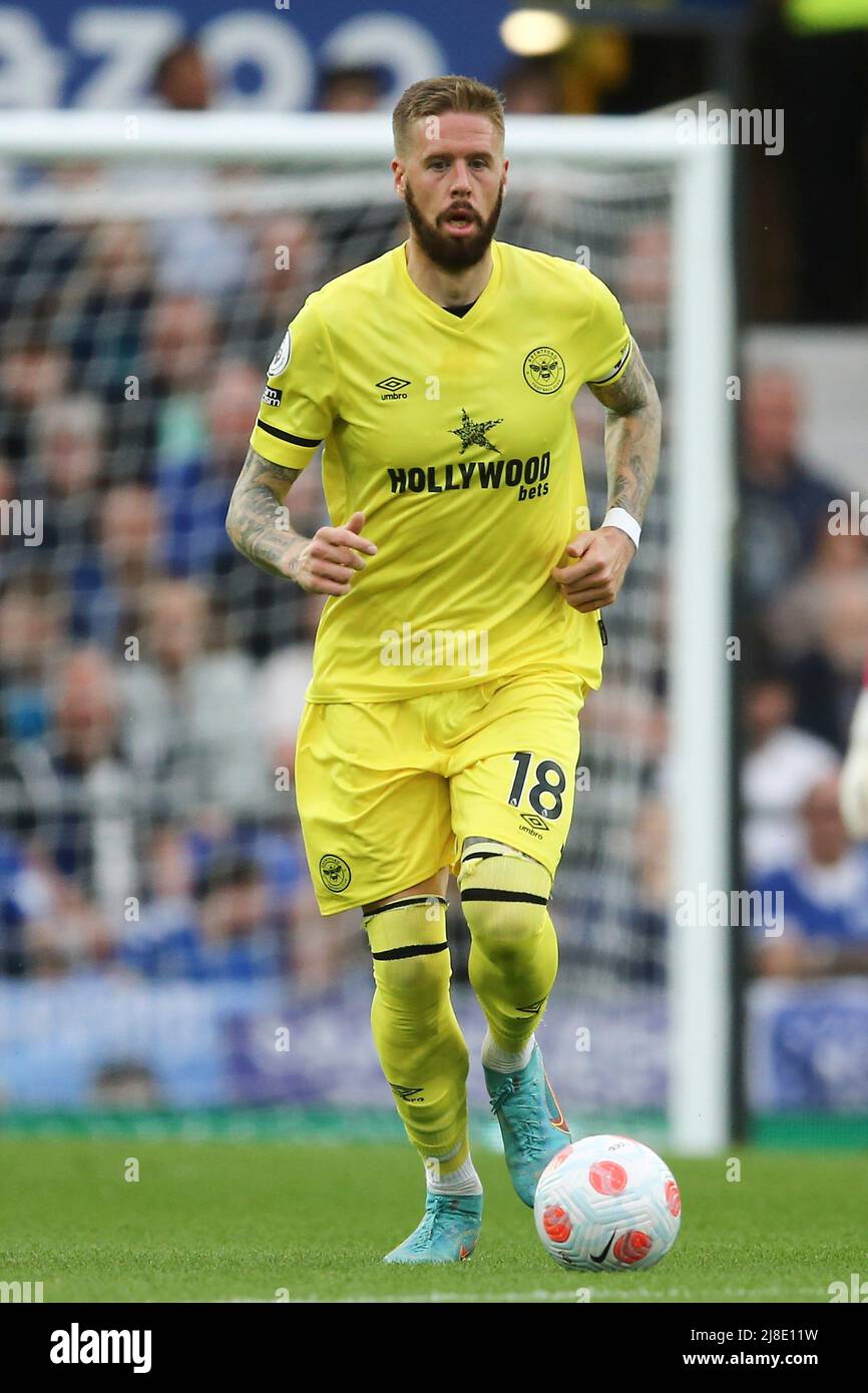 Everton, UK. 15th May, 2022. Pontus Jansson of Brentford in action. Premier League match, Everton v Brentford at Goodison Park in Liverpool on Sunday 15th May 2022. this image may only be used for Editorial purposes. Editorial use only, license required for commercial use. No use in betting, games or a single club/league/player publications. pic by Chris Stading/Andrew Orchard sports photography/Alamy Live news Credit: Andrew Orchard sports photography/Alamy Live News Stock Photo