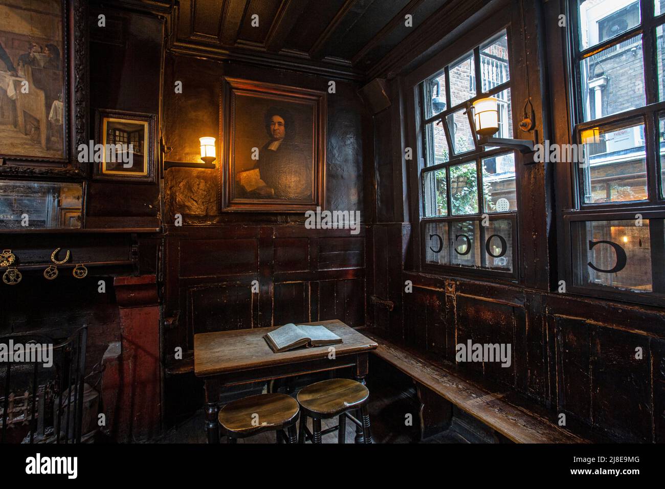 Interior view of the traditional pub The Ye Olde Cheshire Cheese The City of London,United Kingdom Stock Photo