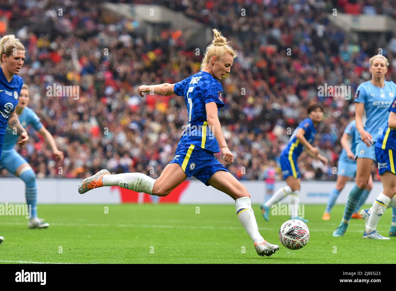 LONDON, UK. MAY 15TH Sophie Ingle of Chelsea in action during the Women's FA Cup Final between Chelsea and Manchester City at Wembley Stadium, London on Sunday 15th May 2022. (Credit: Ivan Yordanov | MI News) Credit: MI News & Sport /Alamy Live News Stock Photo