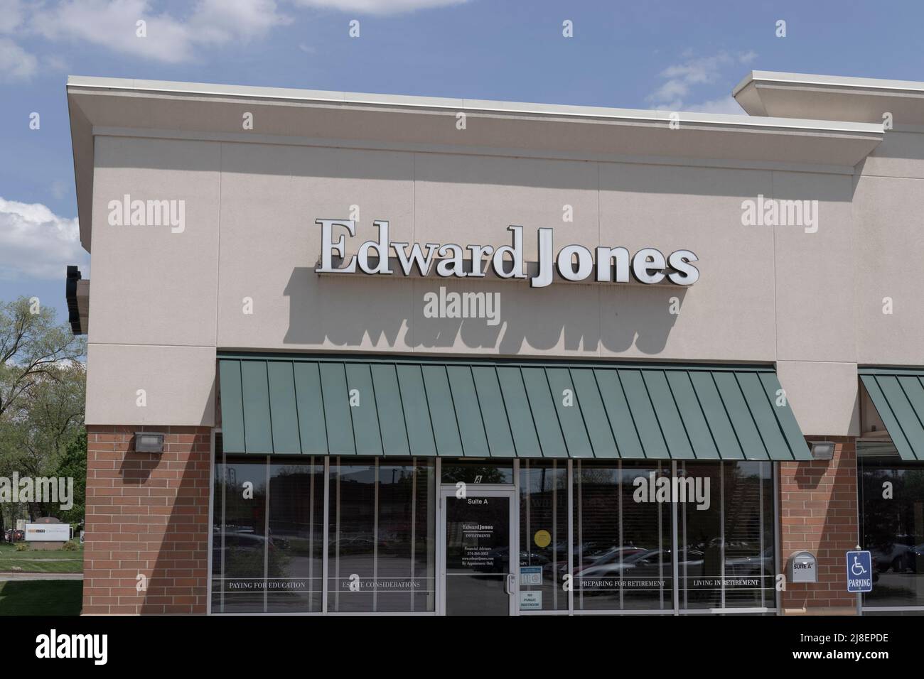 Investment company edward jones hires stock photography and images Alamy