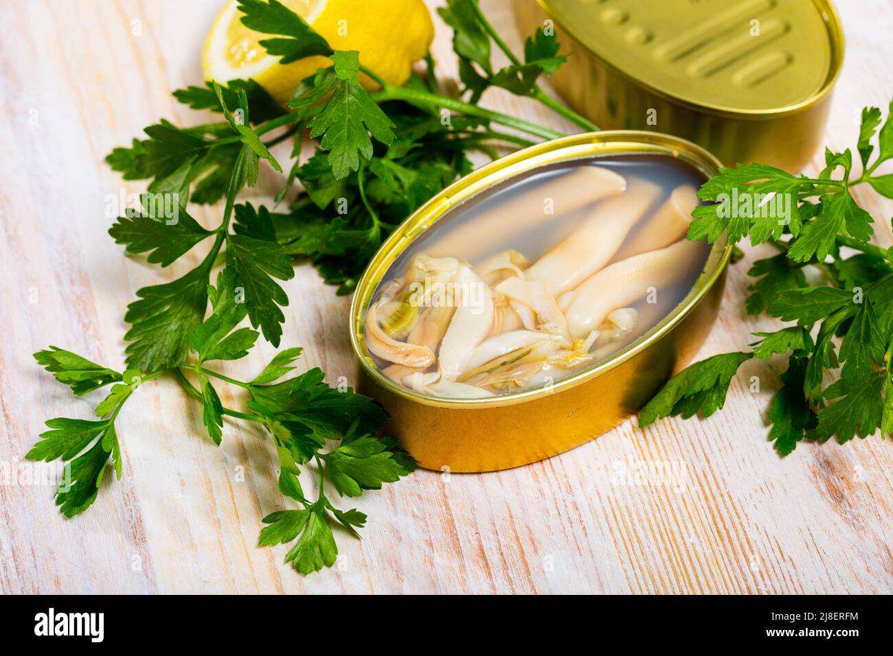 Navajas shellfish in oil Stock Photo - Alamy