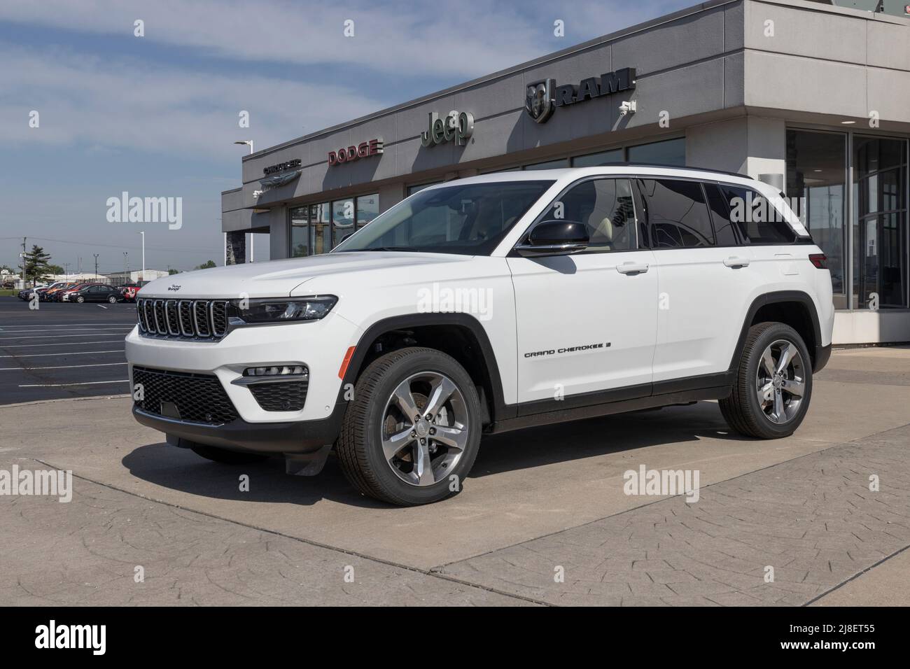 Kokomo - Circa May 2022: Jeep Grand Cherokee display at a Stellantis dealership. Jeep offers the Grand Cherokee in Laredo, Trailhawk and Overland mode Stock Photo