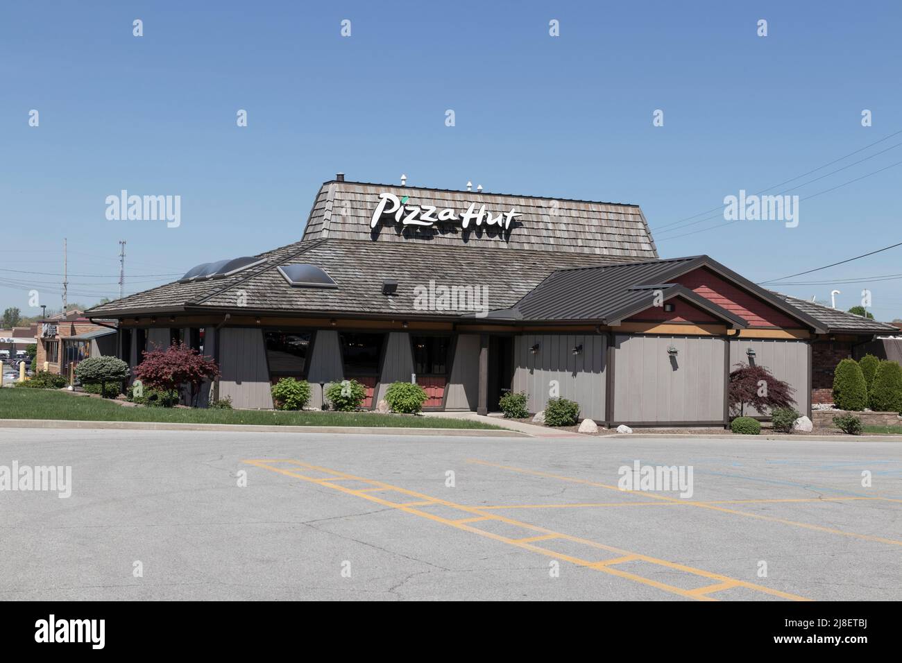 Kendallville Circa May 2022 Pizza Hut restaurant. Pizza Hut is