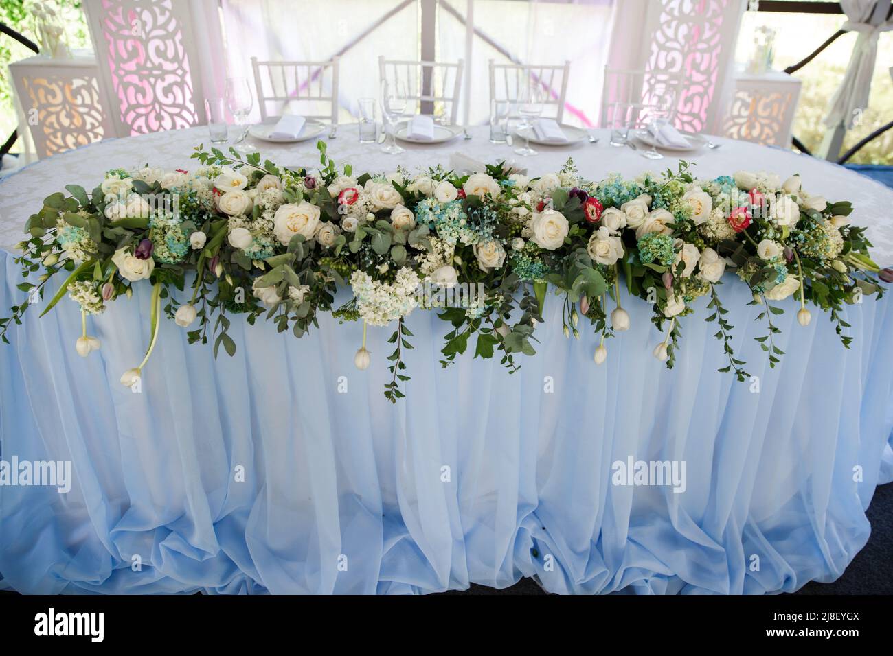 Blue rose bouquets hi-res stock photography and images - Alamy